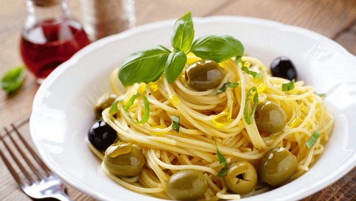 Pâtes aux olives du fond de placard : la recette TikTok à tester d’urgence pour un dîner rapide