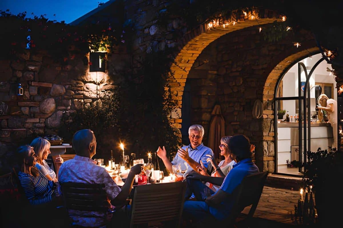 Repas en plein air le soir