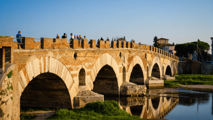 Le Pont de Tibère à Rimini : Un Témoin Millénaire de l’Histoire Romaine