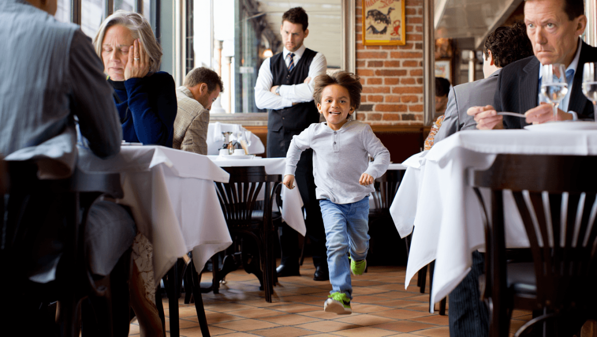 "Ce n'est pas une aire de jeux" : les restaurateurs alertent sur cette habitude de certains parents