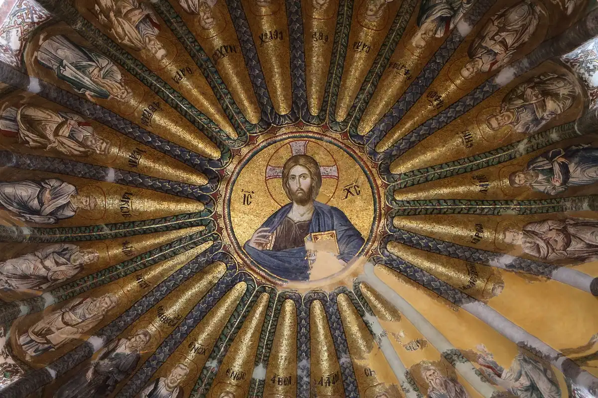 Intérieur du dôme avec mosaïques byzantines représentant le Jugement dernier