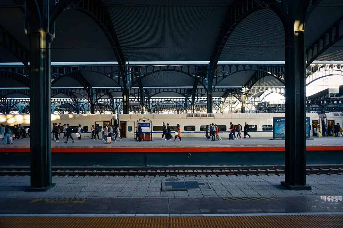 Voyageurs à la gare Termini prêts à rejoindre le centre historique