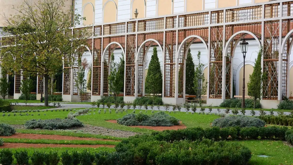 Intérieur avec fresques et voûtes de la Sala dei Baroni